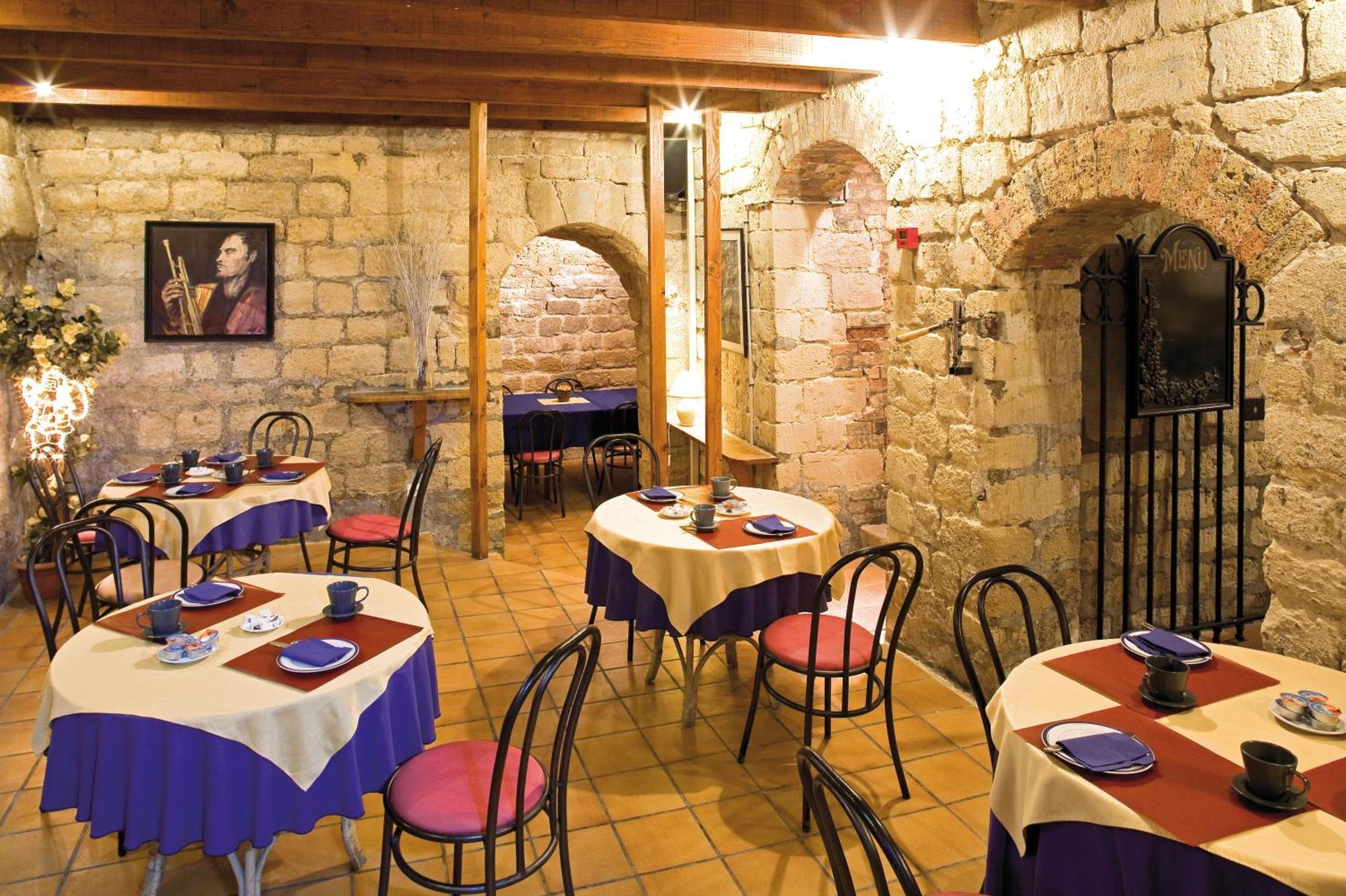 La Ferme Des Barmonts Aparthotel Villejuif Restoran gambar